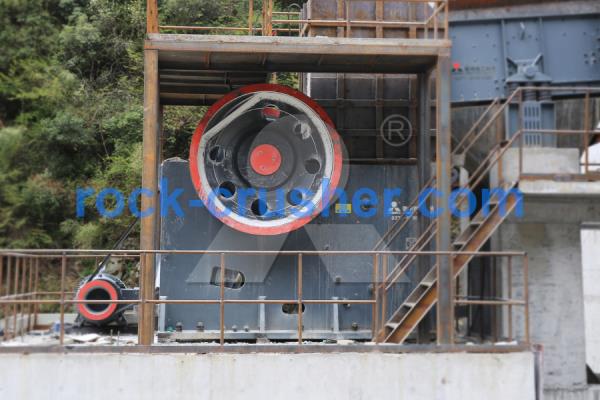 used industrial rocks crushing machines