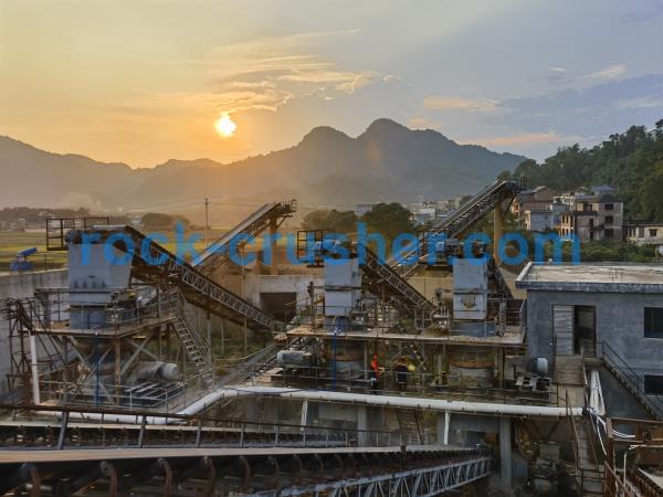 gold mining crushing the rock gold mining crushing the rock